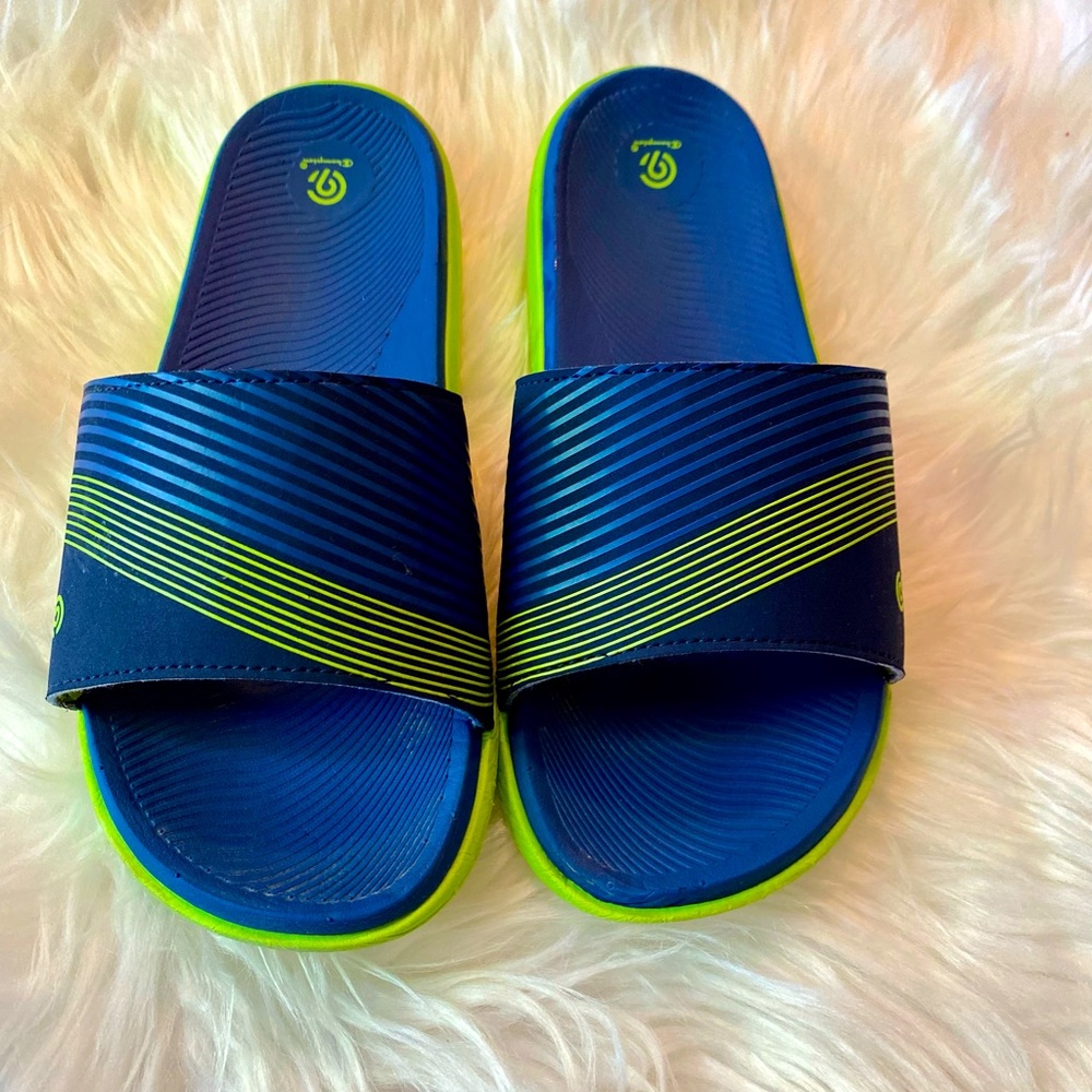 Champion Slide Sandals | Boys size 2/3